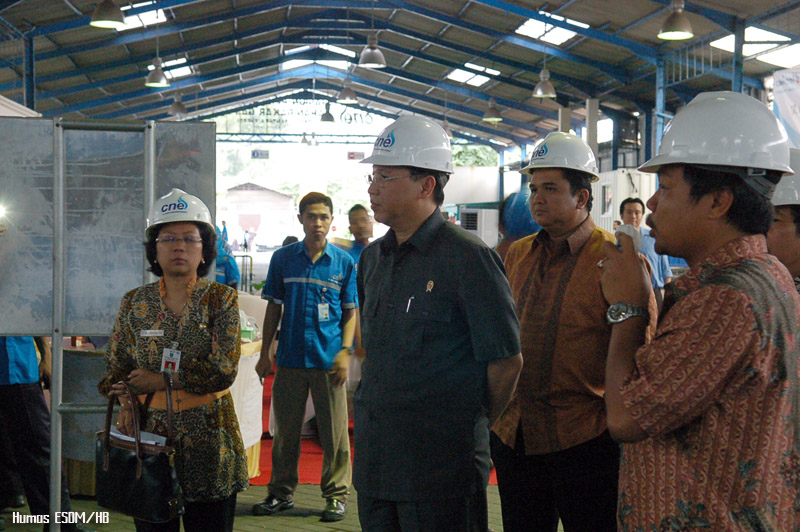 Menteri ESDM Tinjau SPBG Khusus Taksi Di Margomulyo, Surabaya